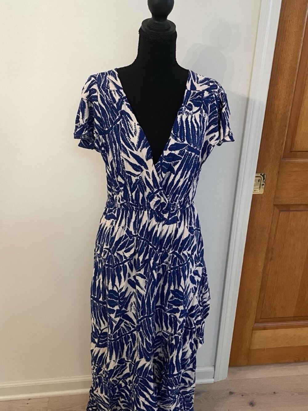 (SOLD) Kindred Anthropologie Maxi Dress Blue Leaves Flutter Sleeve, XL - Picture 2 of 8